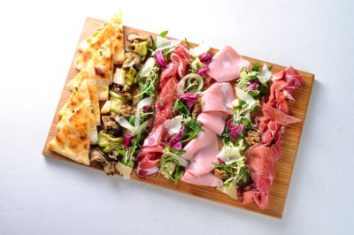 Bellavita_cold_cut_platter_with_grilled_vegetables_and_grana_padano.jpg